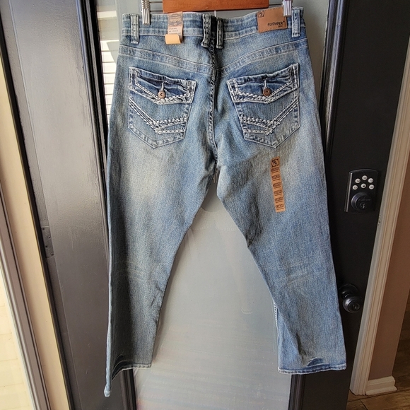 Brand New! Flypaper Mens  33 x 30 Flap Pockets Distressed Denim Light Wash Jeans - Picture 2 of 9